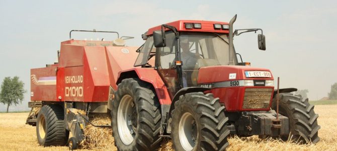 Case IH Maxxum 5130 – New Holland D 1010
